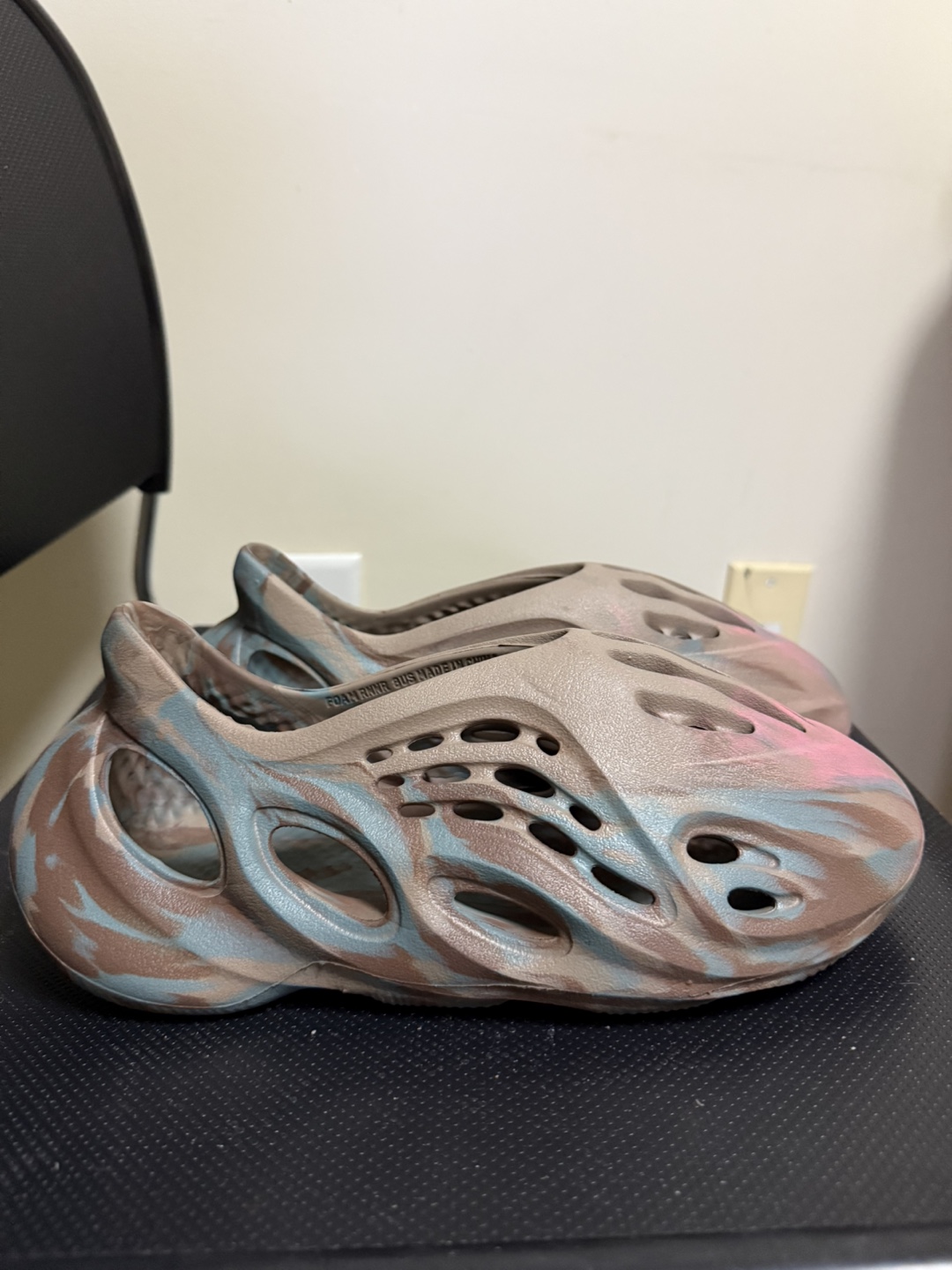 Foam RNNR Slides -  Unique Camo Print size 8