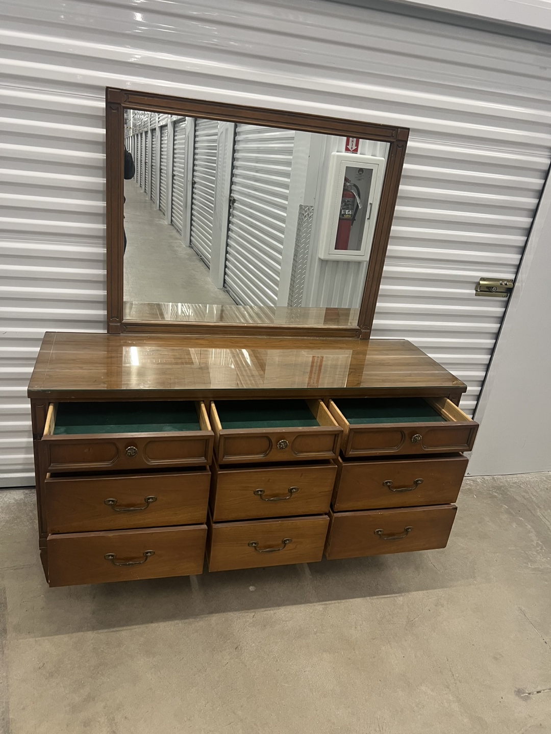 MCM Bassett 9 drawers Dresser w/mirror and glass top - photo 2
