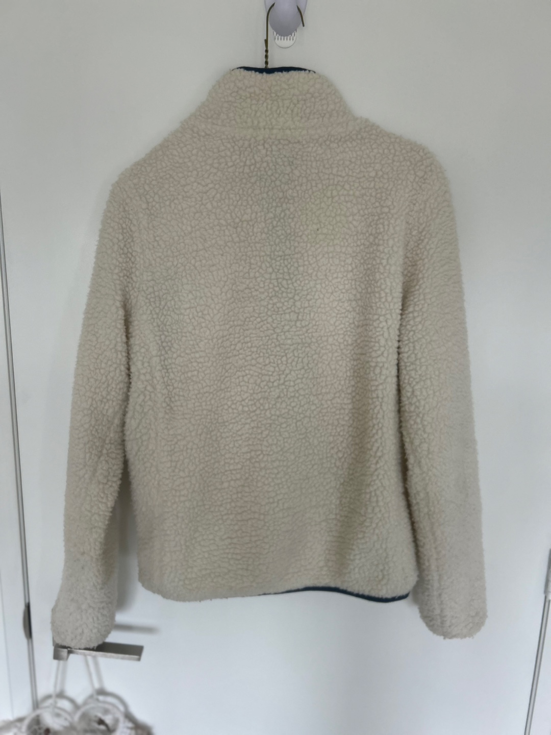 Roots Sherpa sweater - Size Small - photo 4