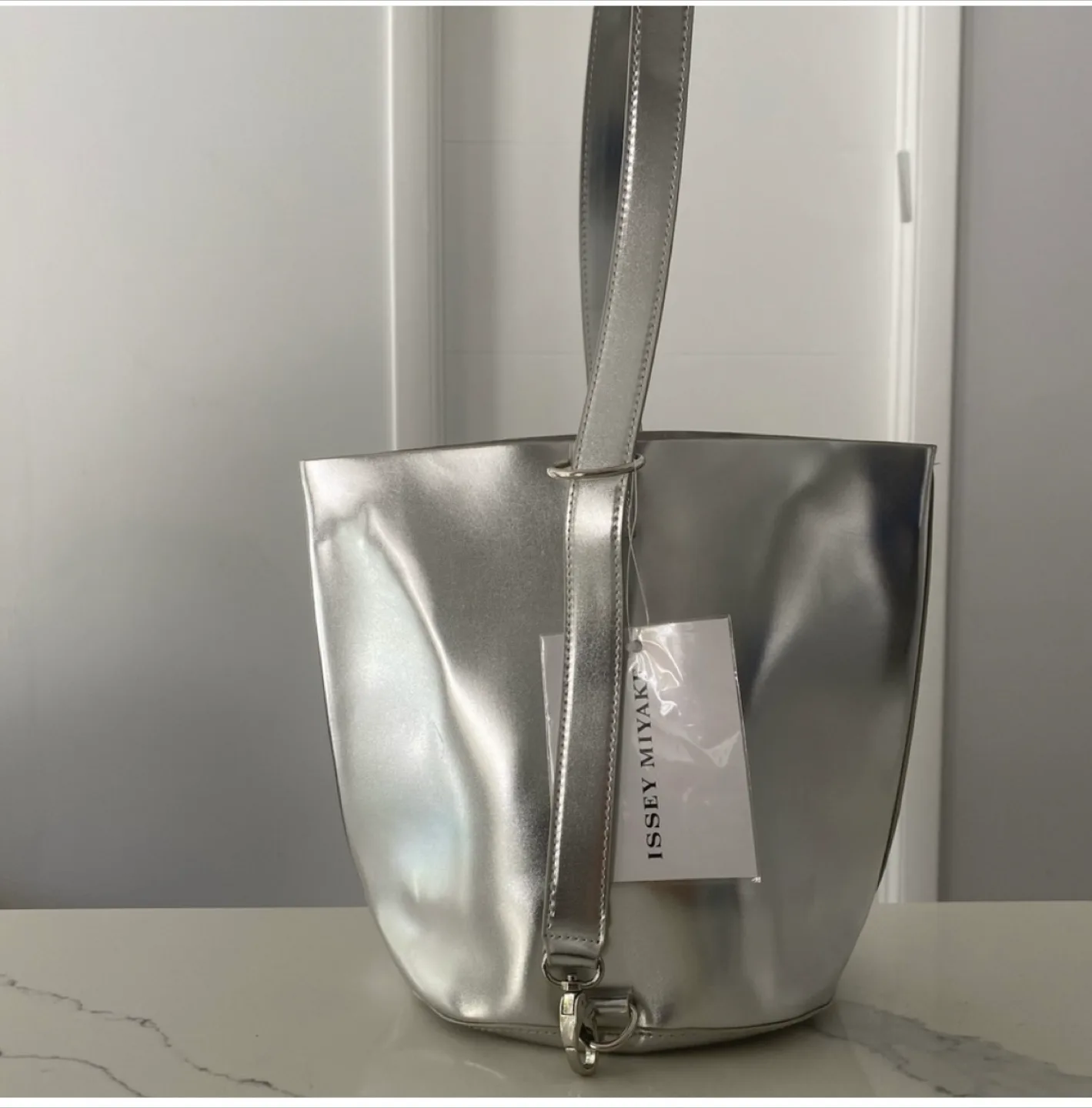 Silver Metallic Tote Bag 🥕 image indicator(2)