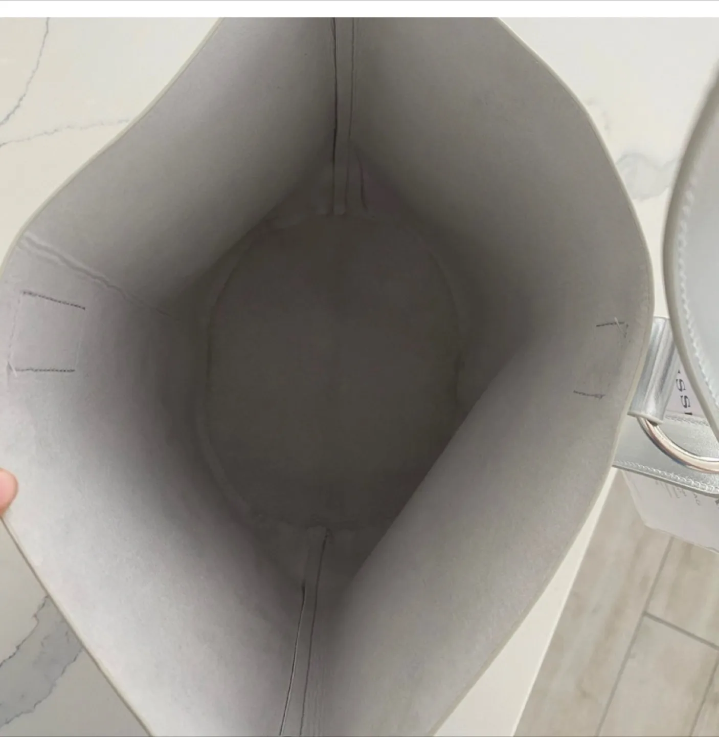 Silver Metallic Tote Bag 🥕 image indicator(5)