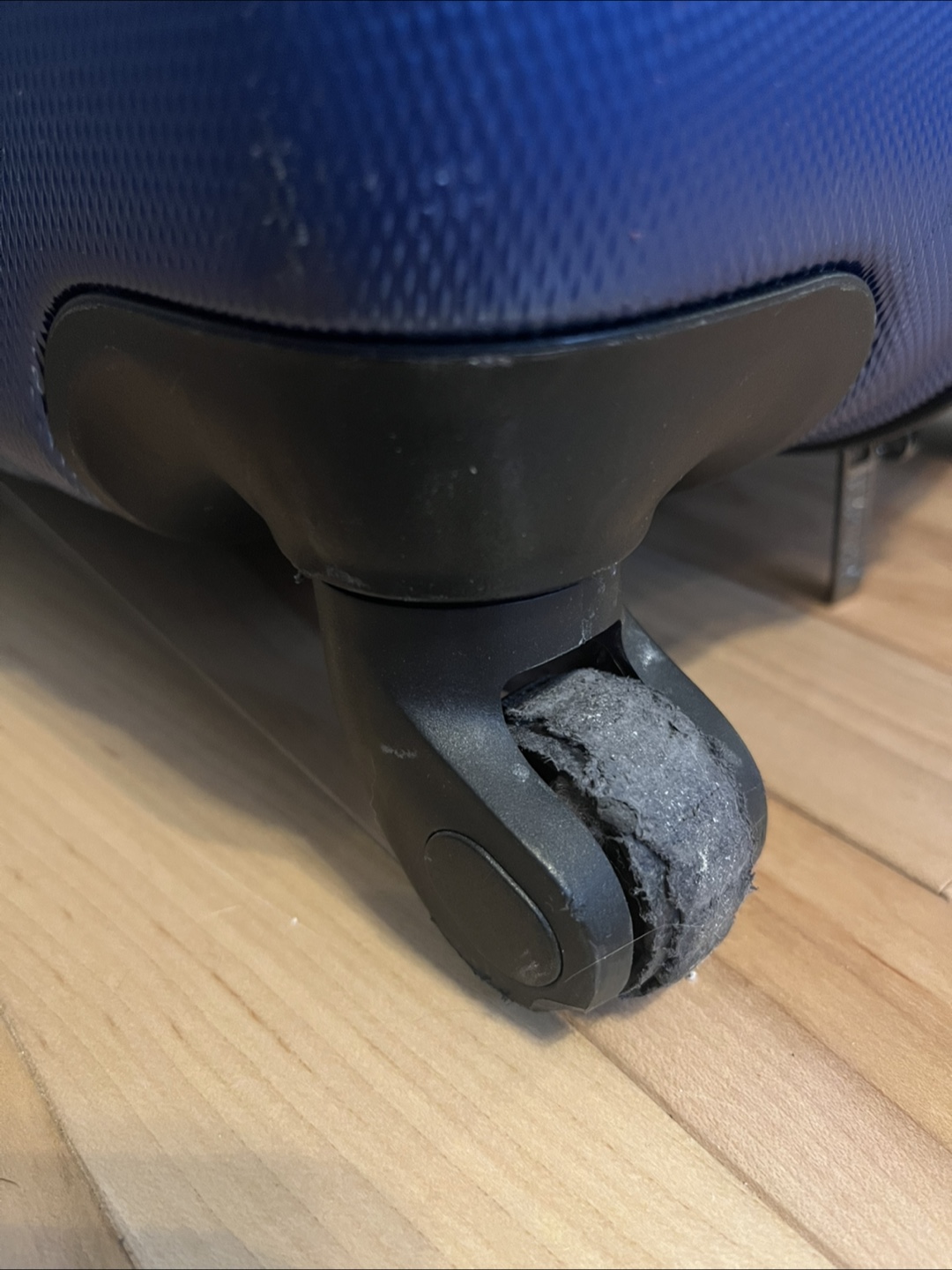 Reaction Luggage - Large Blue Suitcase - photo 5