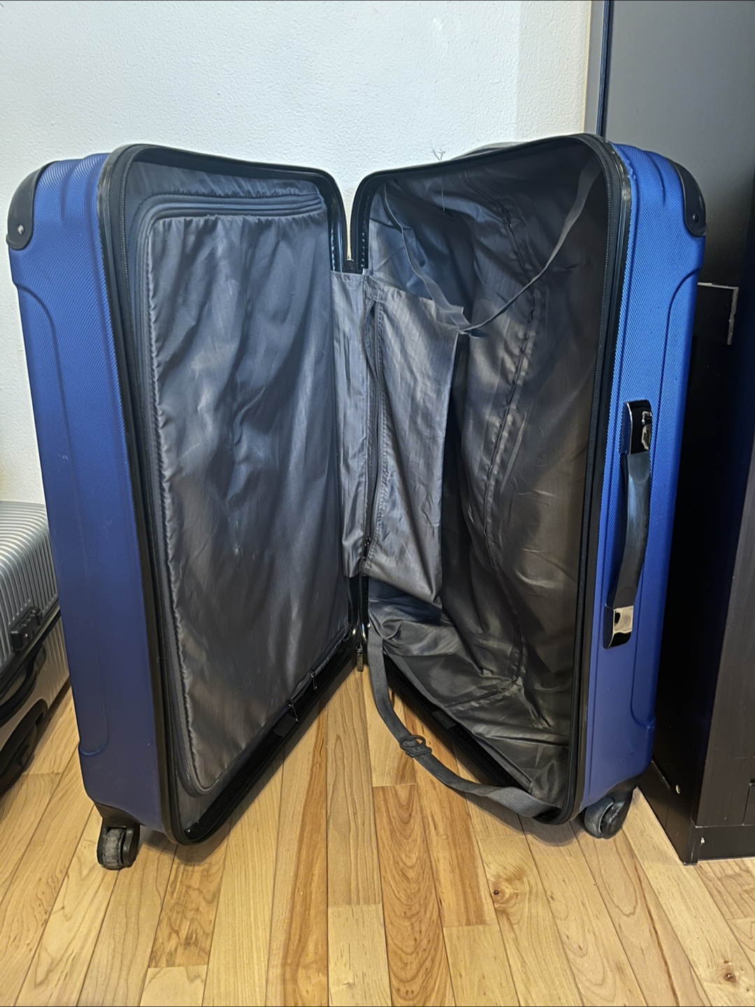 Reaction Luggage - Large Blue Suitcase - photo 4