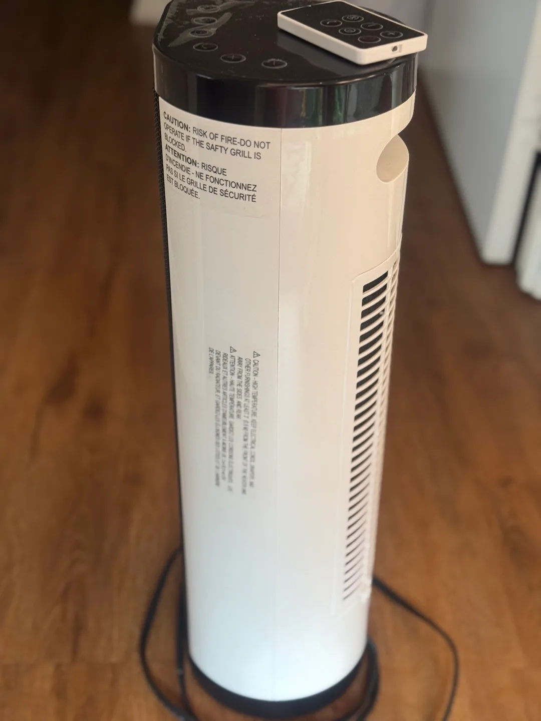 Sunville Oscillating Tower Heater Fan with Remote 22” image indicator(2)