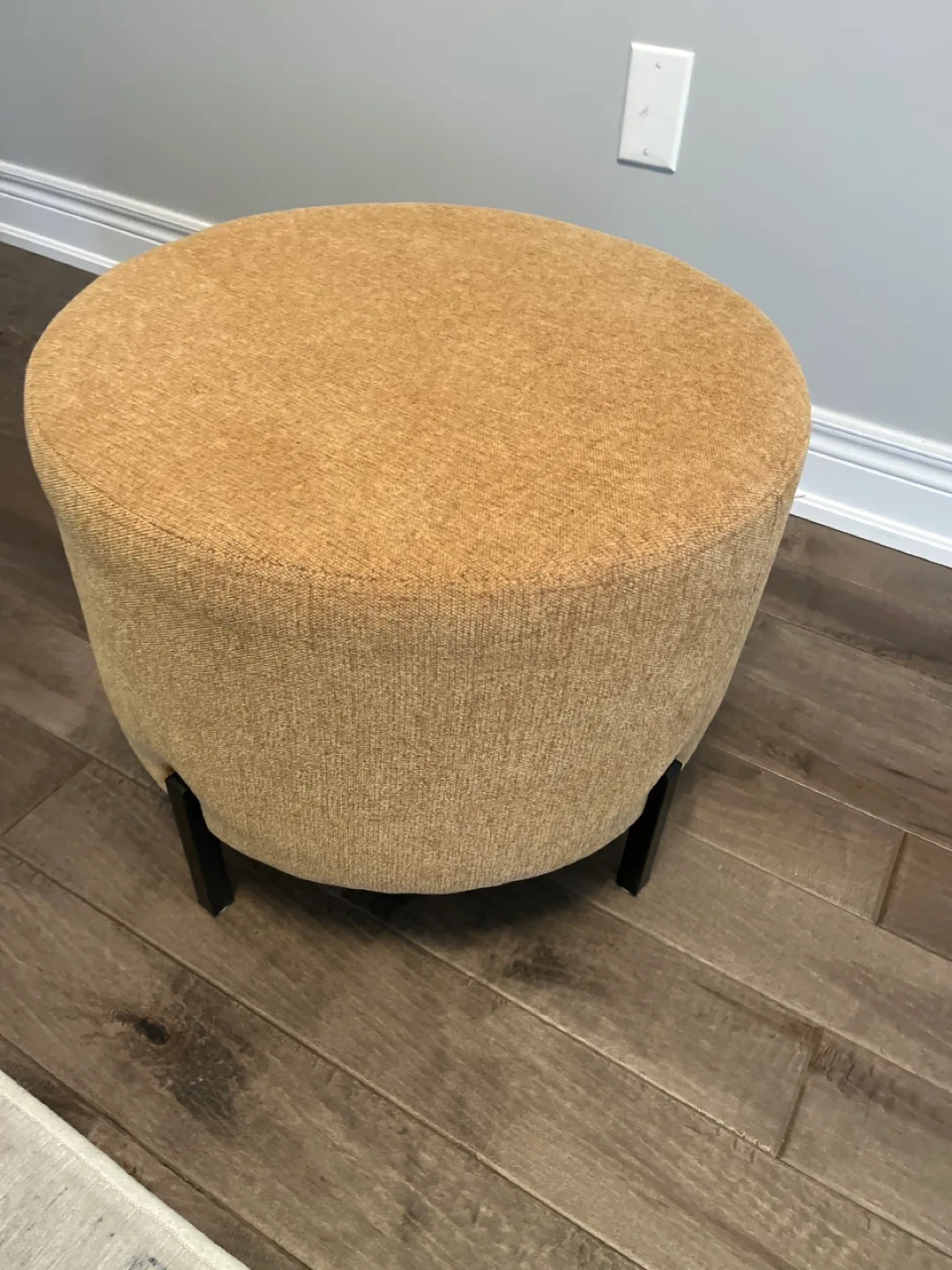 Round Upholstered Ottoman with Black Legs thumbnail