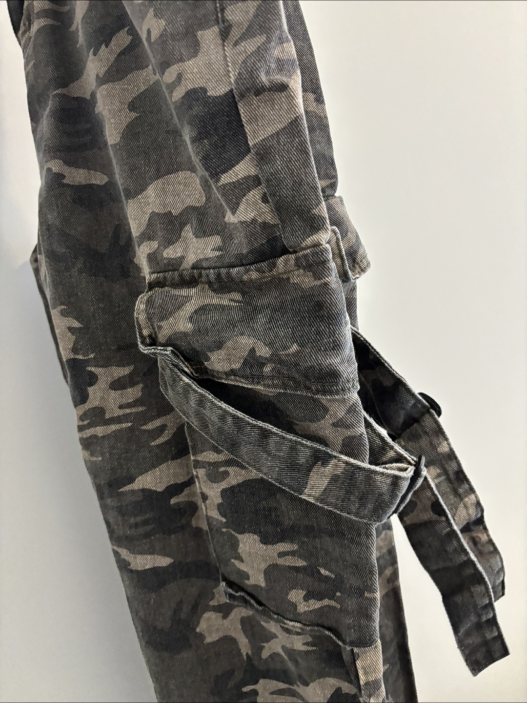 K-VAE Camo Cargo Pants - Size 27 - photo 3