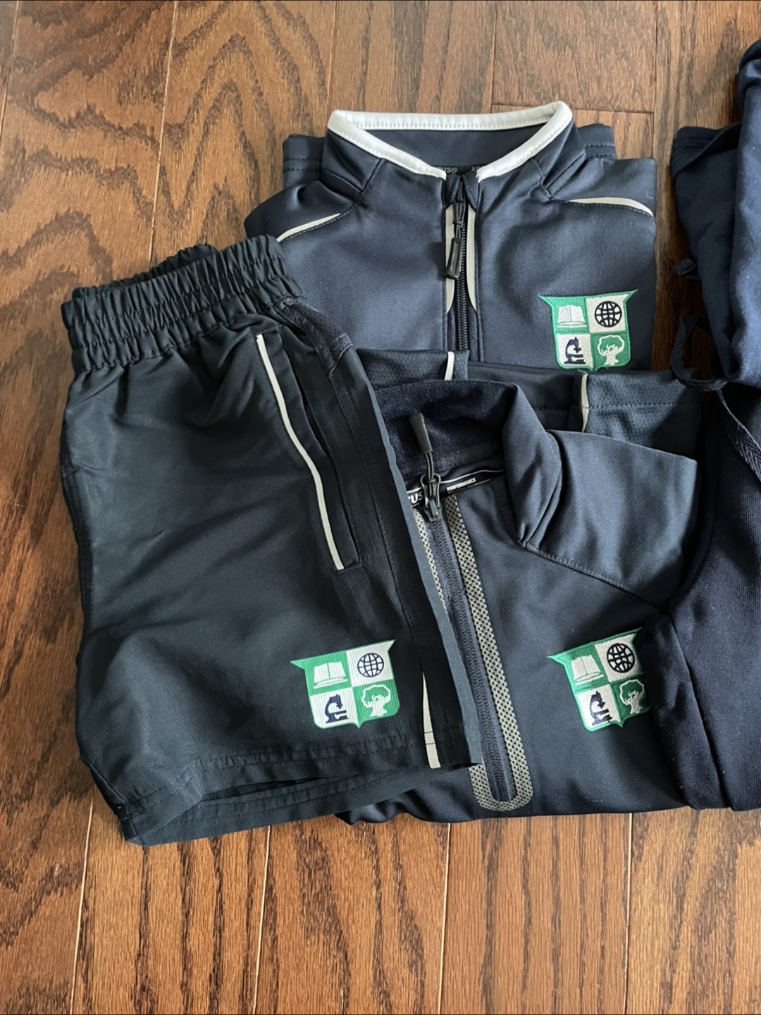 Mentor School uniform bundle - kids size XS(5-6) - photo 2
