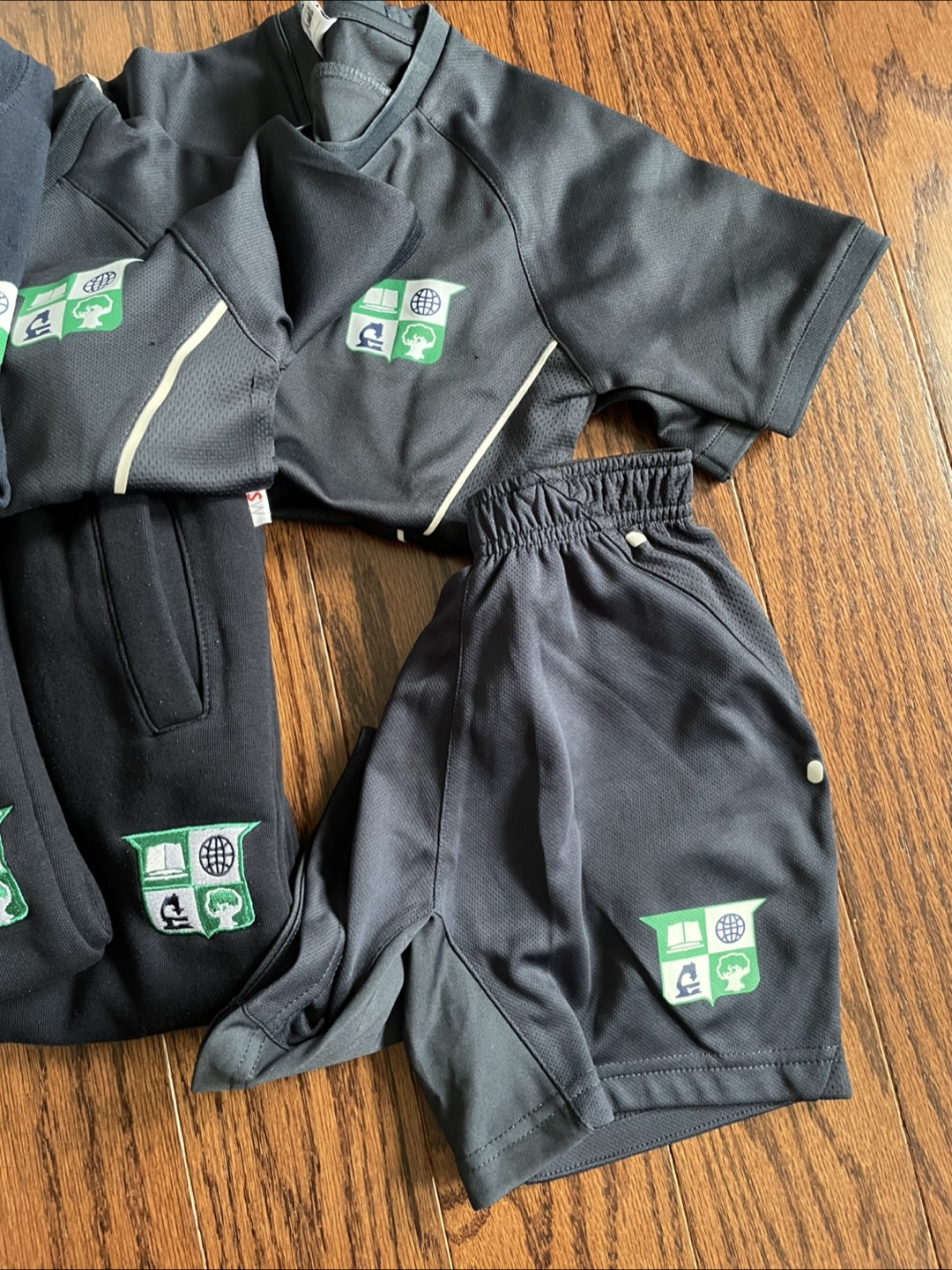 Mentor School uniform bundle - kids size XS(5-6) - photo 3