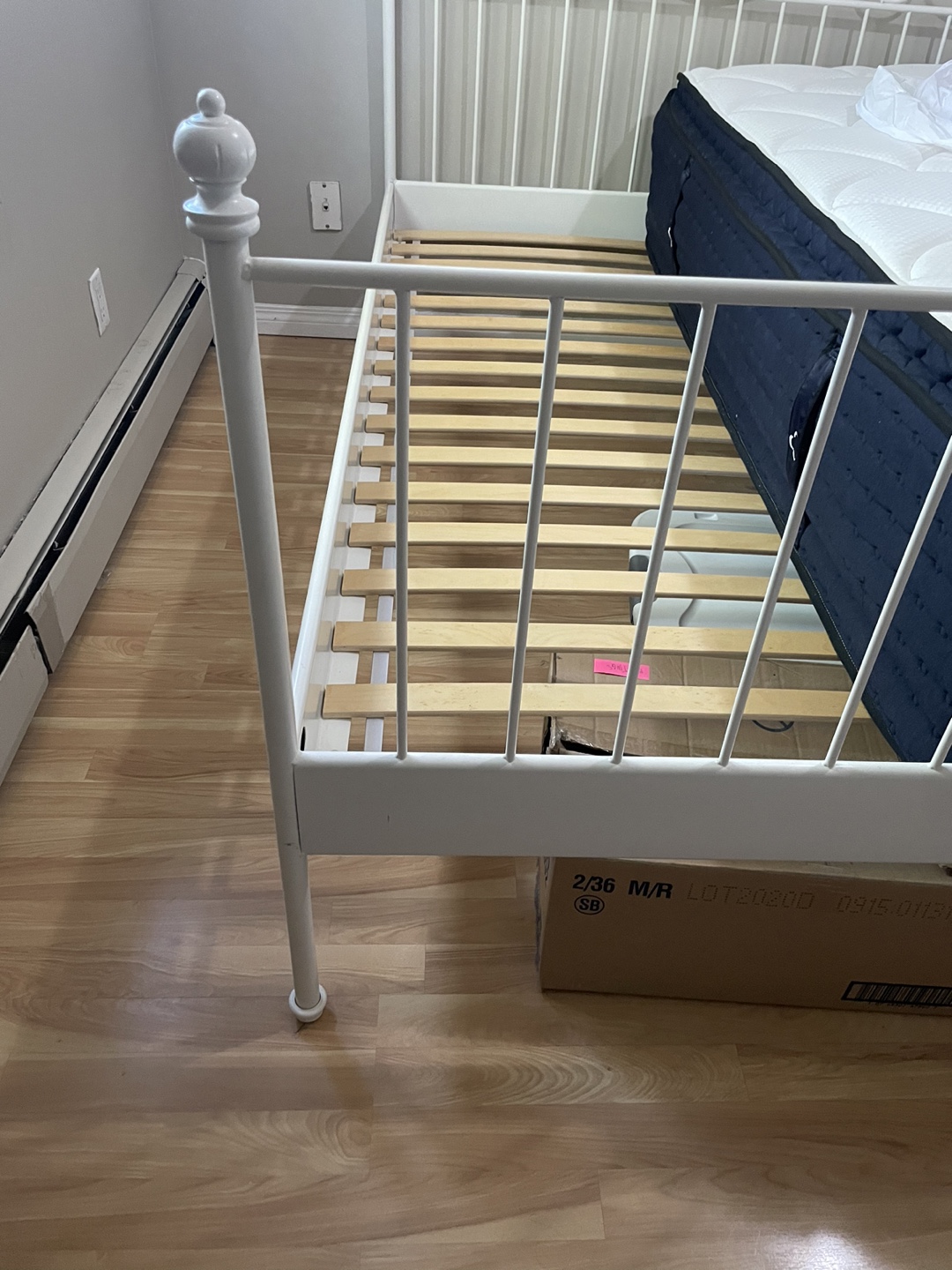 IKEA LEIRVIK White Metal Queen Bed Frame - photo 5