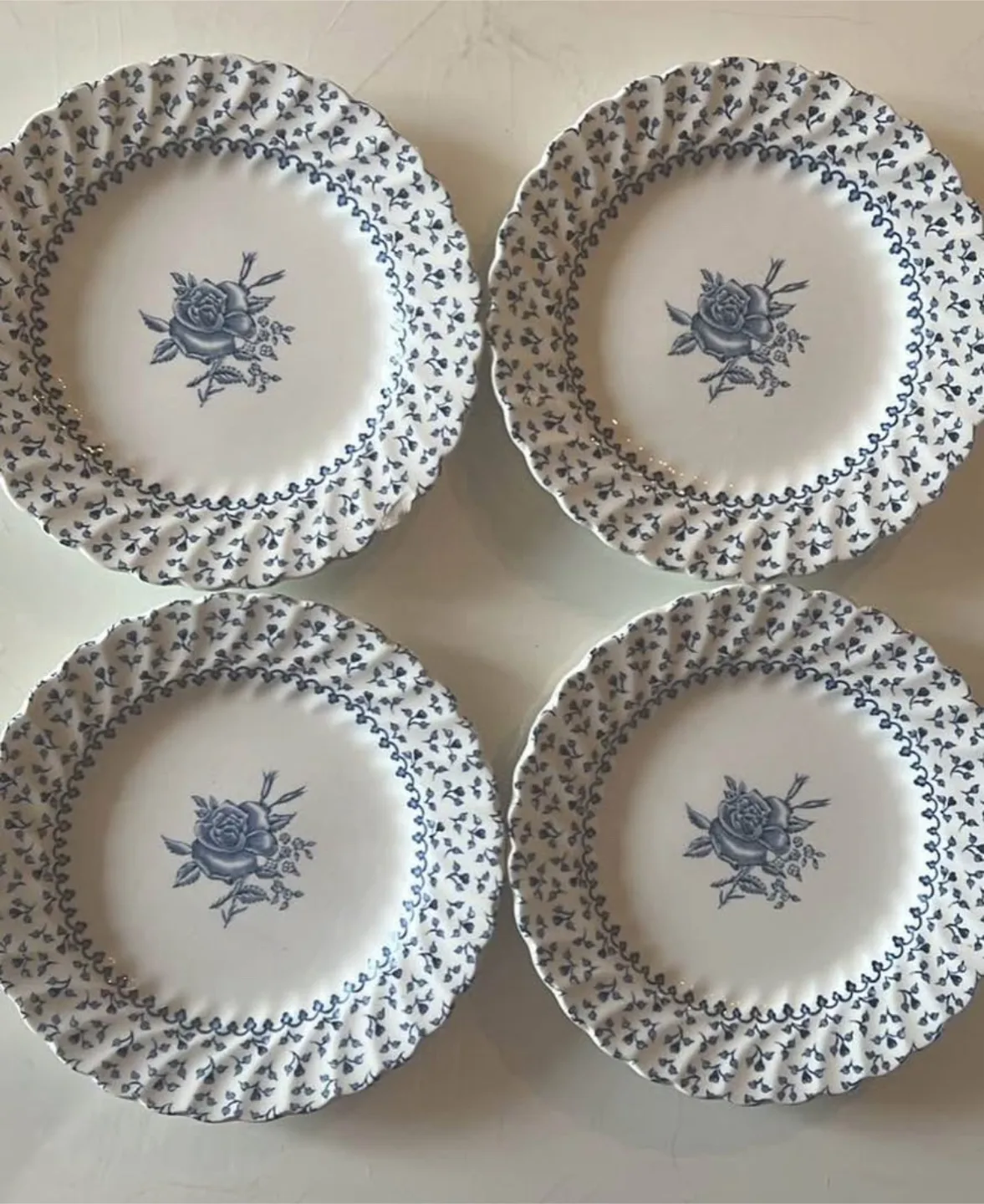 🧡Set of four Johnson Bros Rose Bouquet Dessert Plates thumbnail