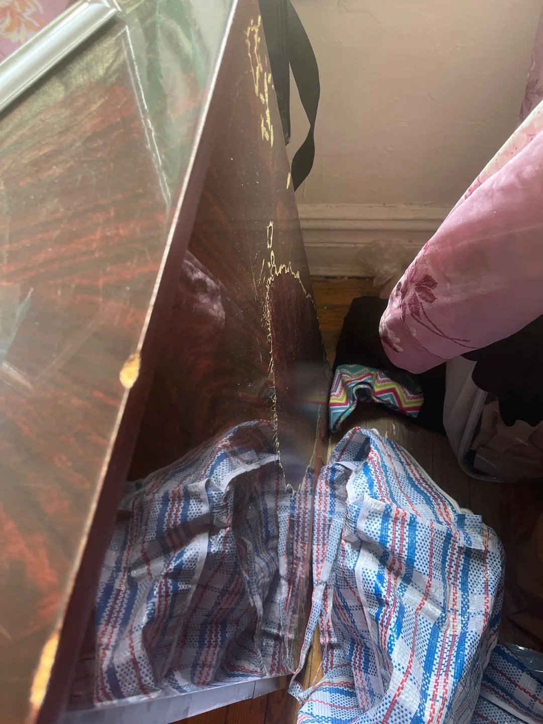 Dark Cherry Wood Bedroom Set with Mirror image indicator(6)