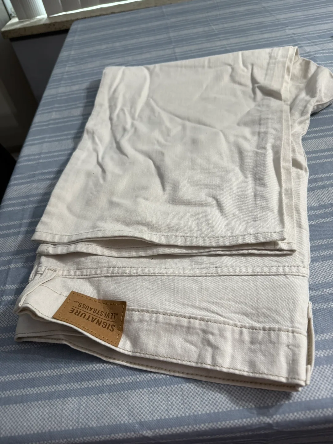 Levi's Signature by Levi Strauss & Co. Off-White Jeans image indicator(2)