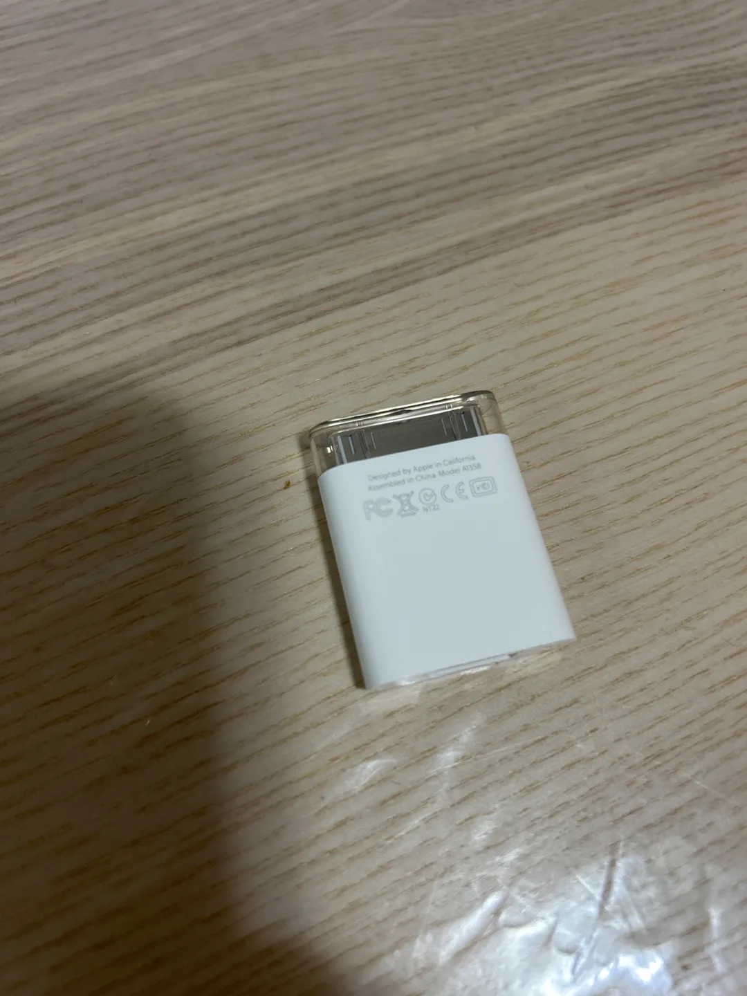 Apple USB to 30-pin Adapter image indicator(2)