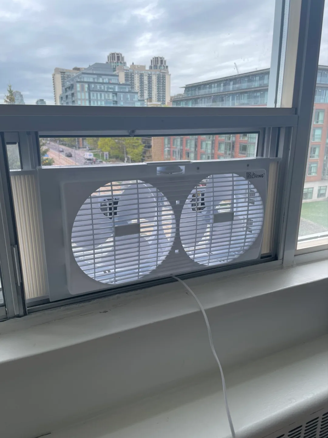 Dual-Fan Window Fan - Great for Ventilation image indicator(2)