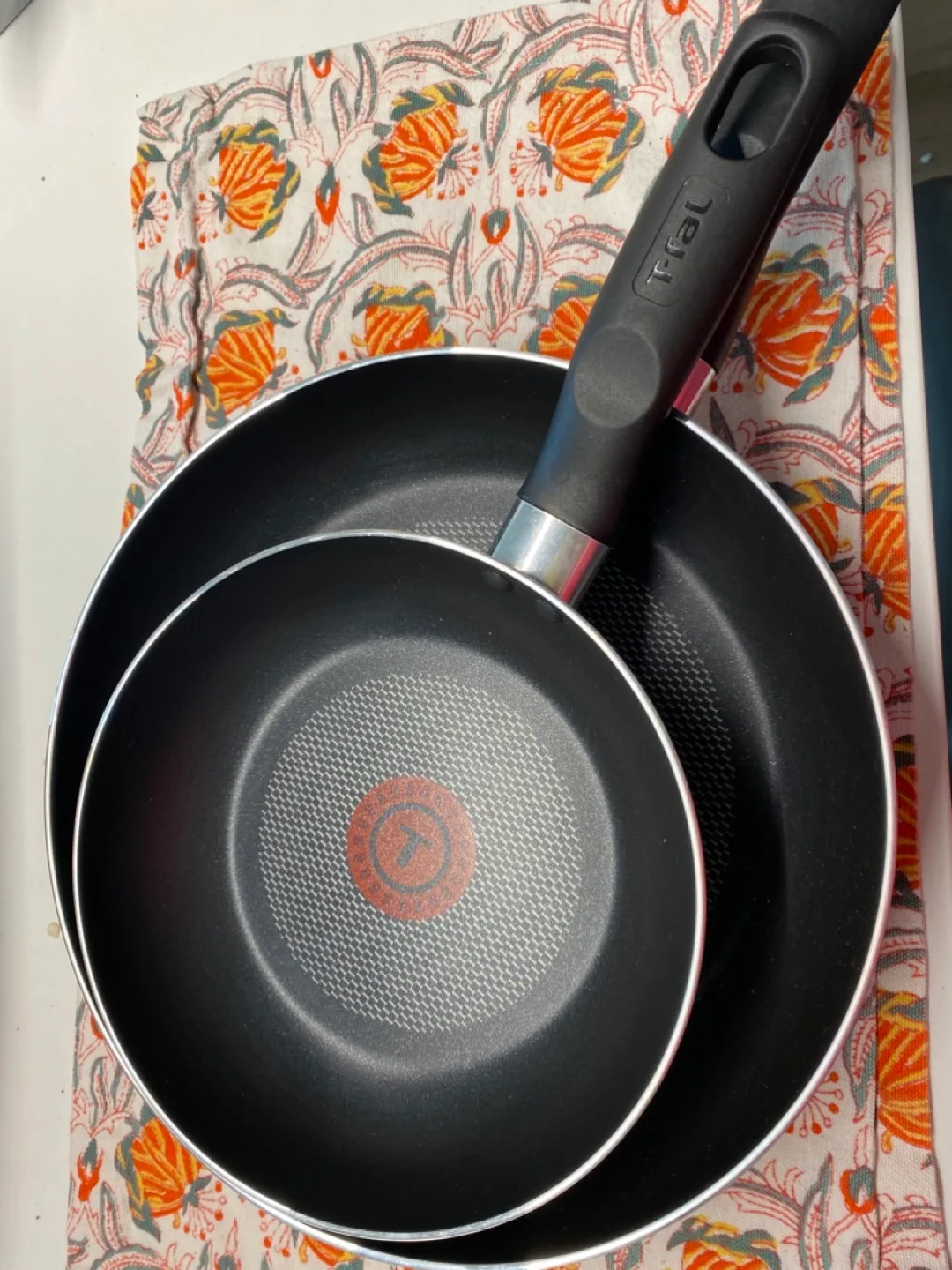 T-fal Essential 2-Piece Frypan Set - 8 and 10.5 inch image indicator(2)