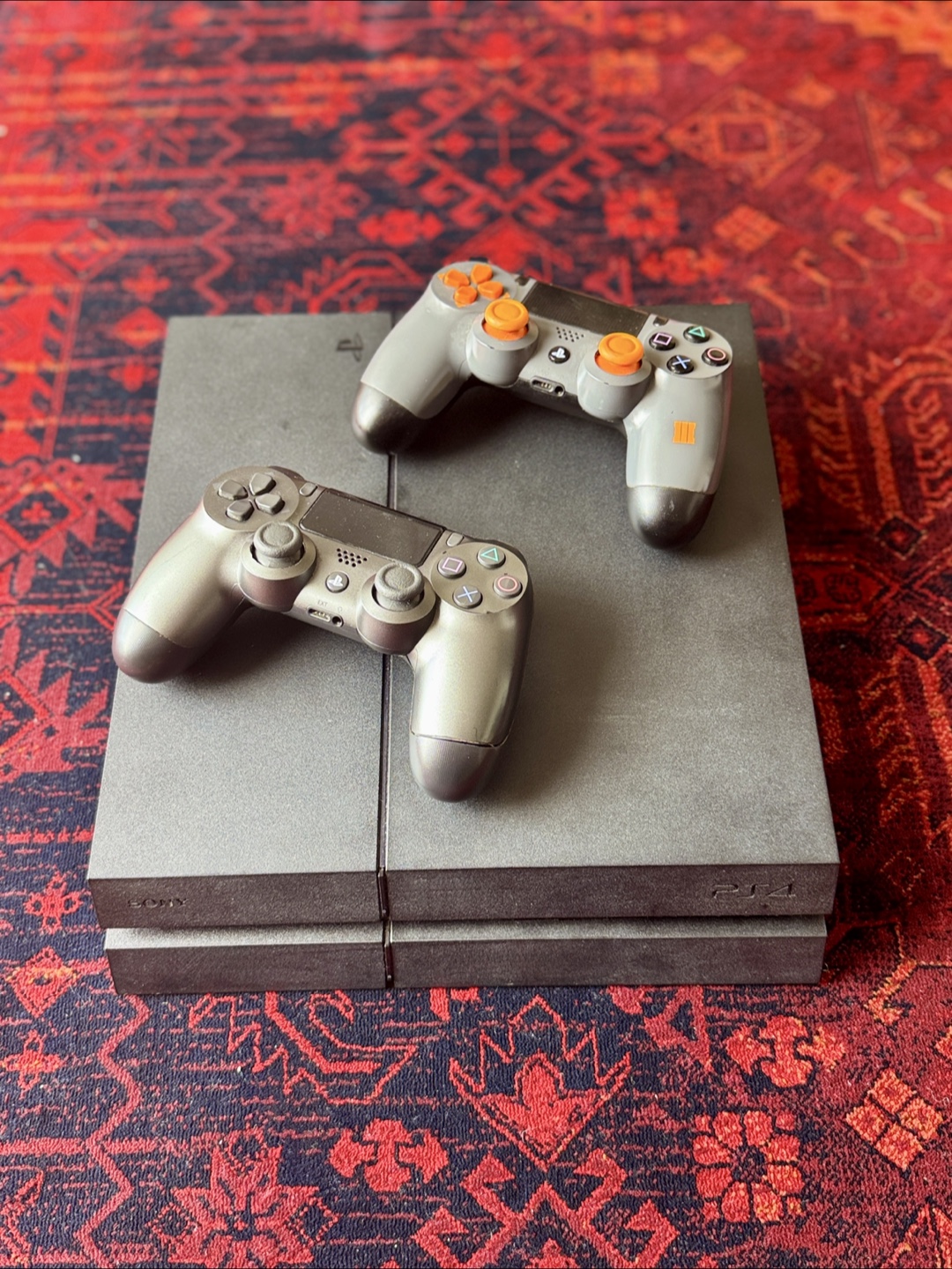 PS4 Console 500GB + 2 Controllers + Three Games On It - photo 4