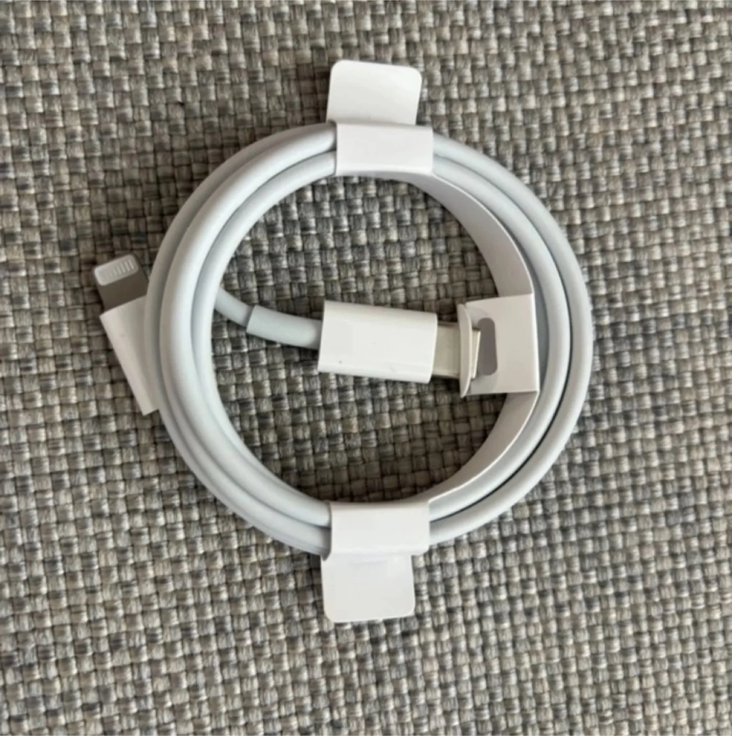 Apple USB-C to Lightning Cable (1 m) 🧡 thumbnail