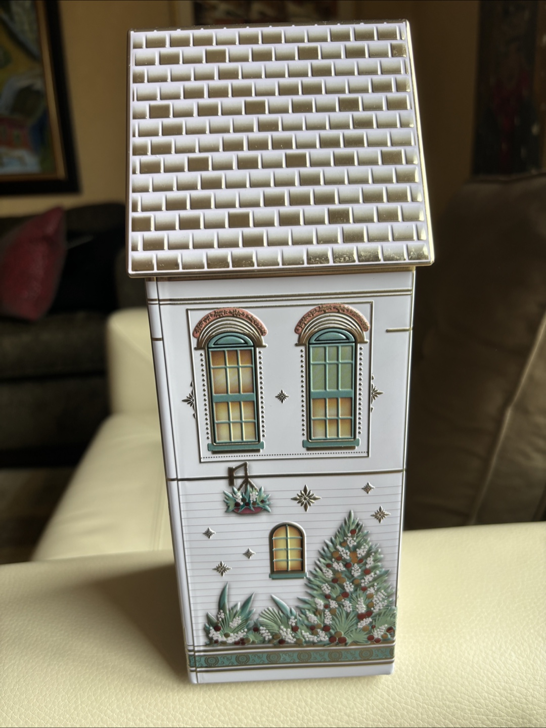 Charming House Shaped Tin Container - photo 5