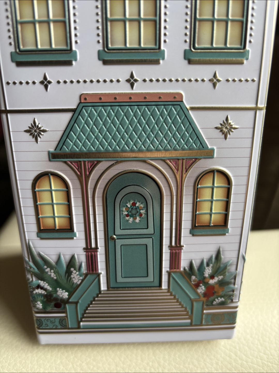 Charming House Shaped Tin Container - photo 4