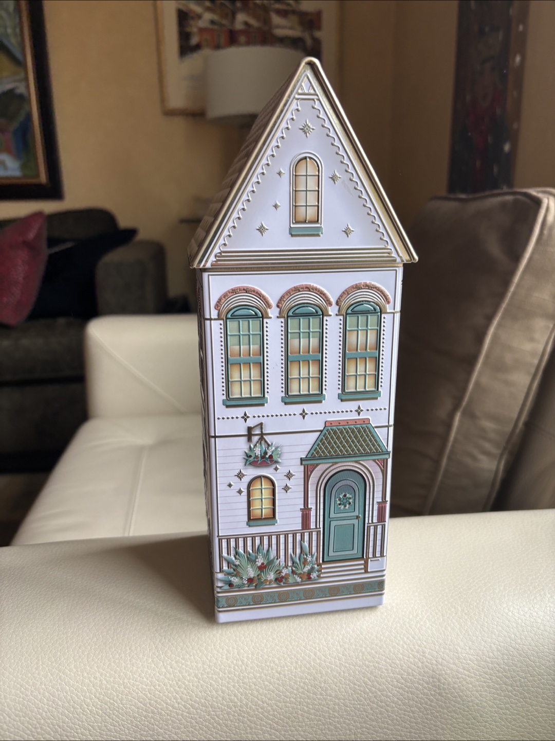 Charming House Shaped Tin Container - photo 3