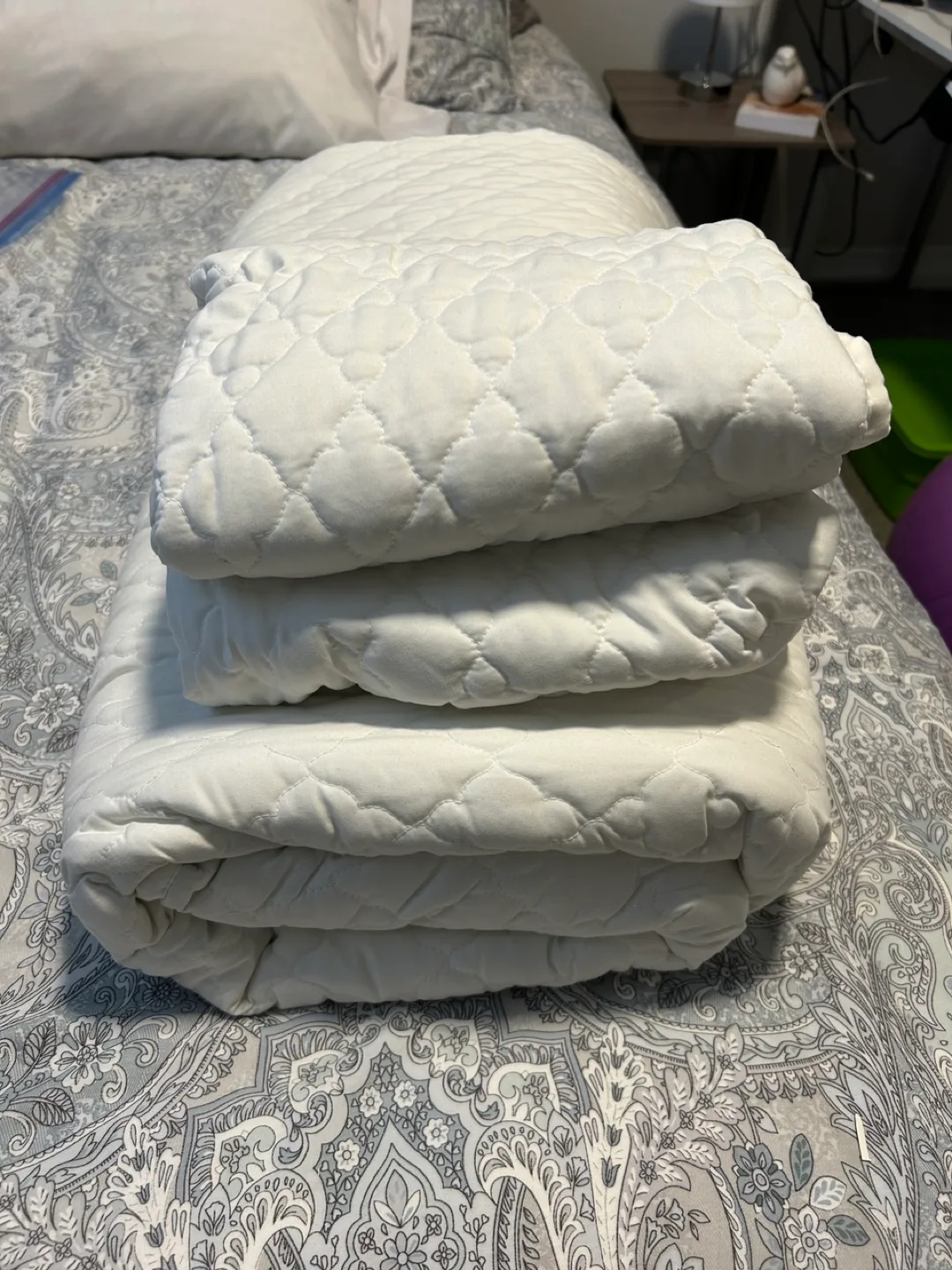 Jennifer Adams Home King Size Quilted Light Comforter thumbnail