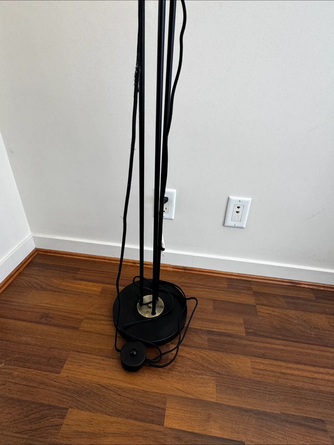 Mid-Century Three-Light Floor Lamp image indicator(3)