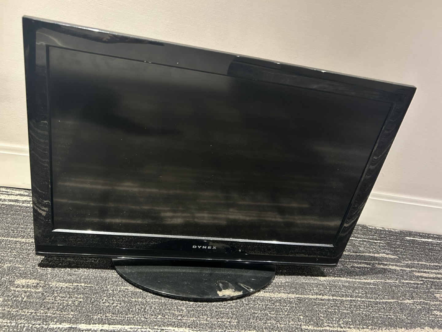 Dynex LCD TV - 26 inch - photo 2