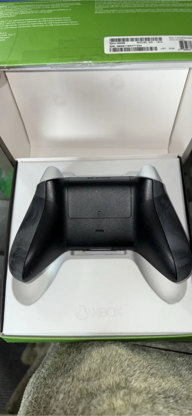 Xbox Wireless Controller - Lunar Shift Special Edition image indicator(2)