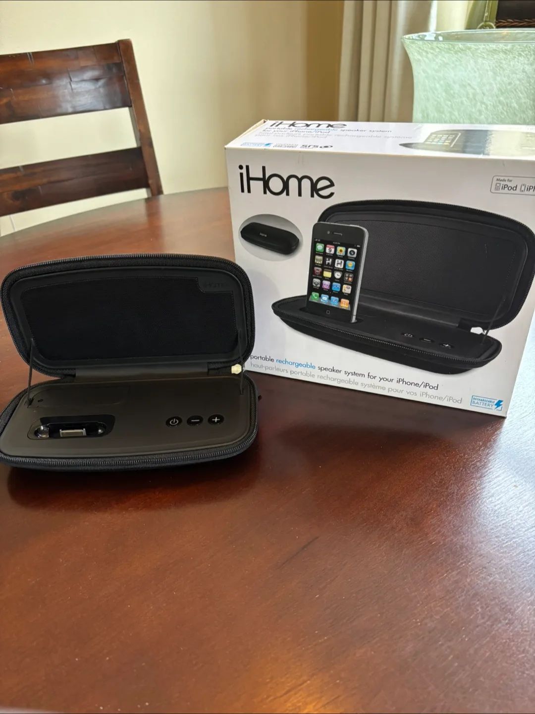 iHome portable rechargeable speaker system for your iphone/ipod thumbnail