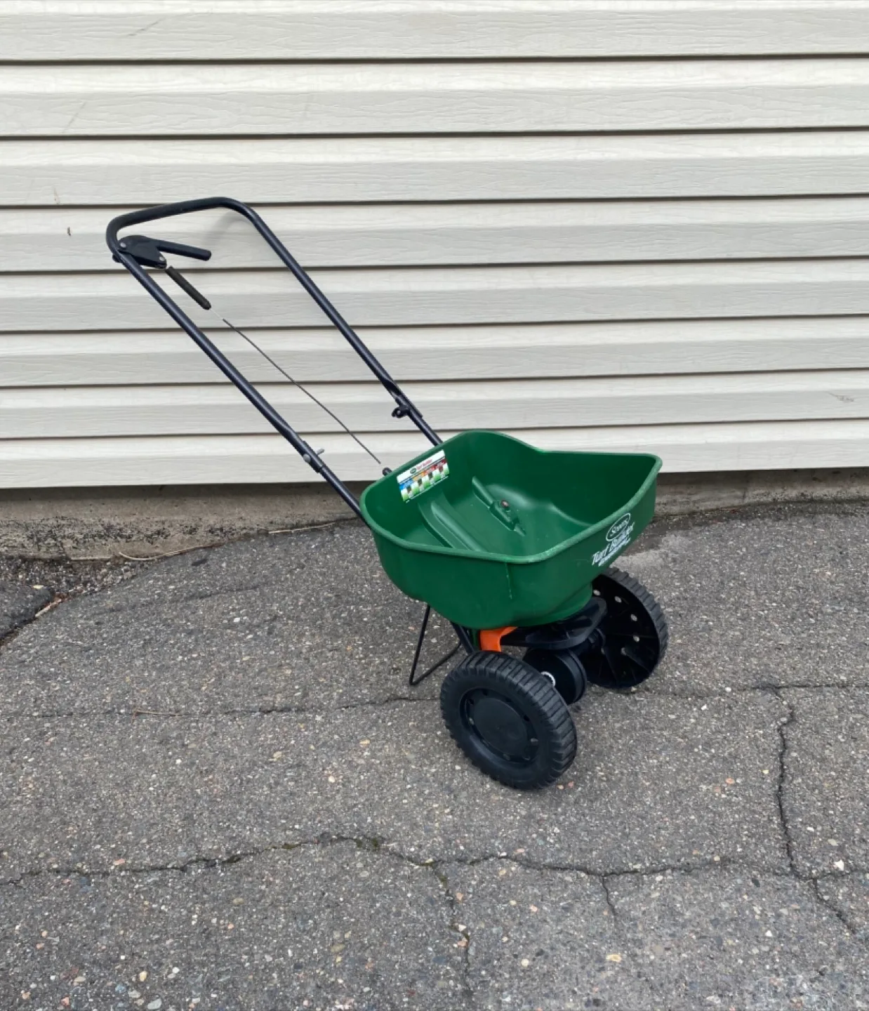 Scotts Turf Builder Spreader thumbnail