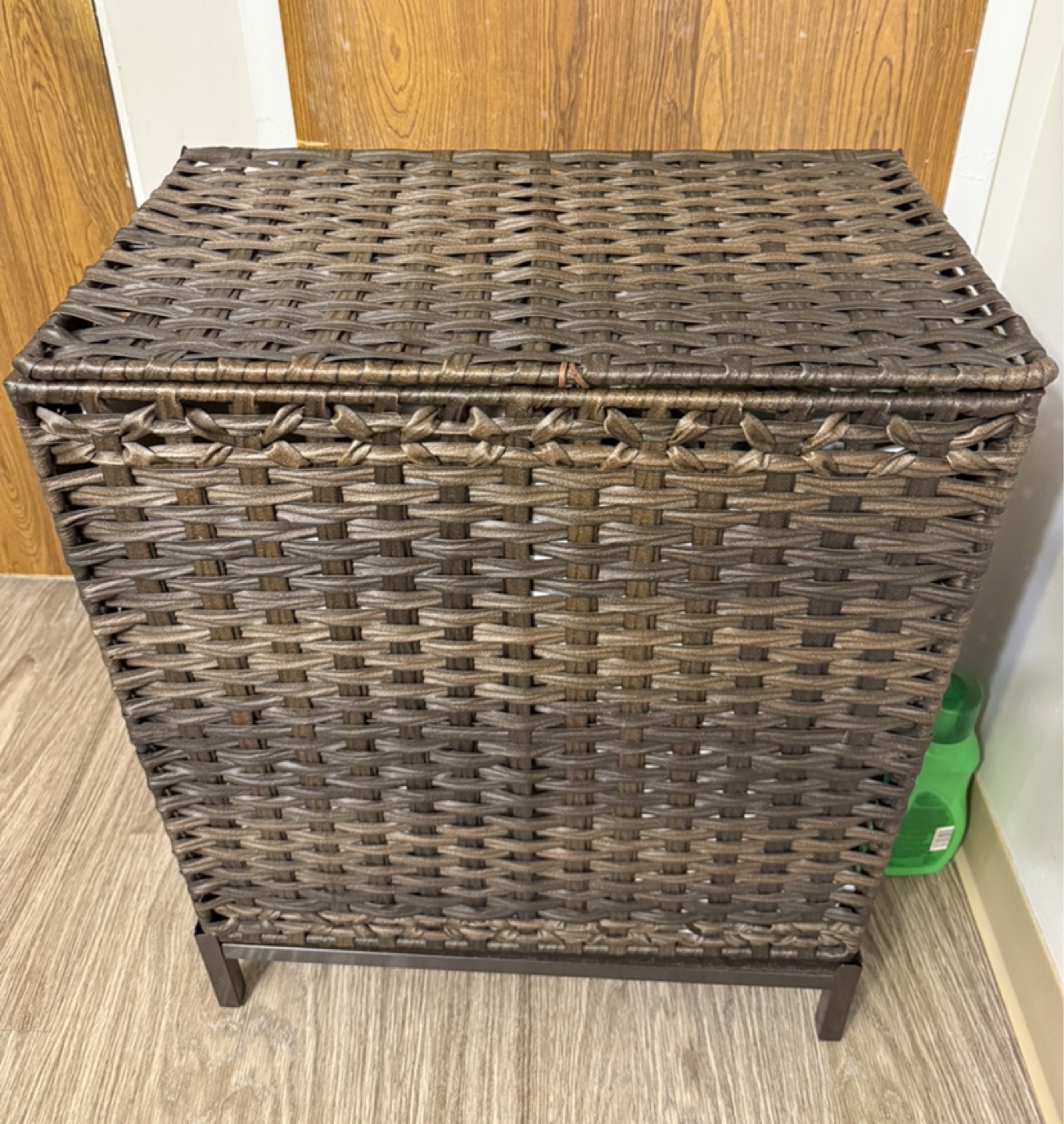 Brown Wicker Laundry Hamper with Lid and Dividers - photo 2
