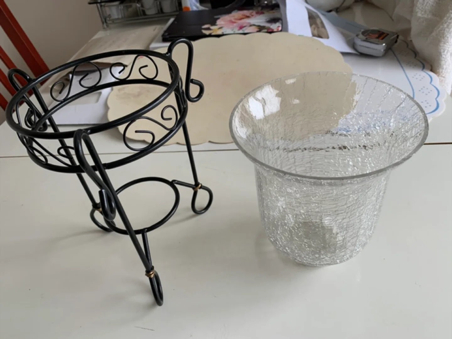 Glass hurricane Vase with Metal Stand image indicator(2)