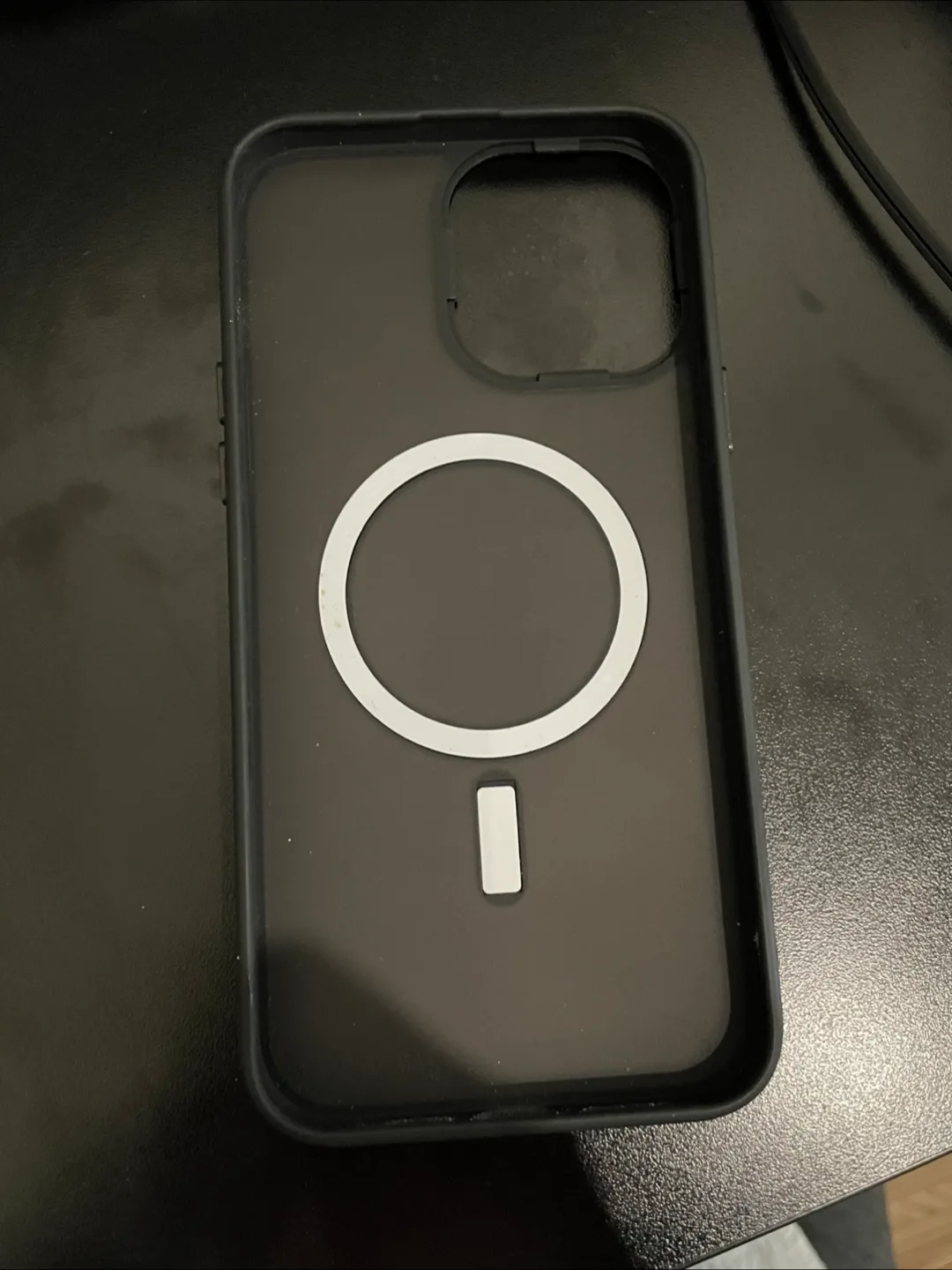 iPhone 13 Pro Max MagSafe case image indicator(3)