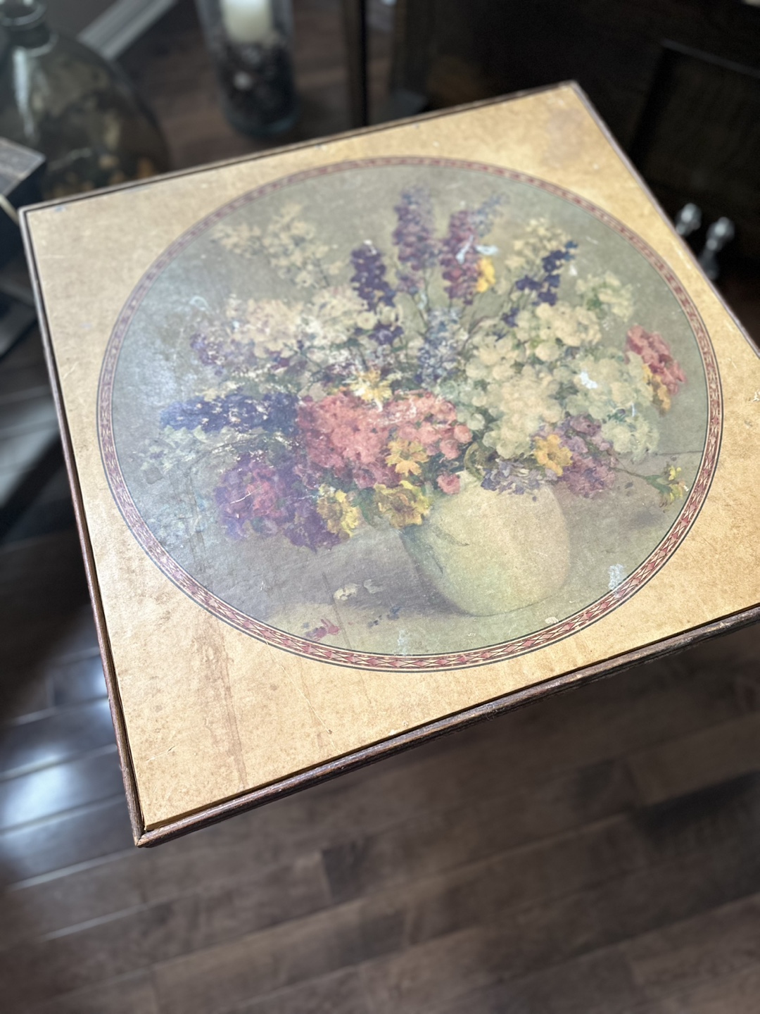 FREE - Vintage Floral-Top Occasional Table - photo 3