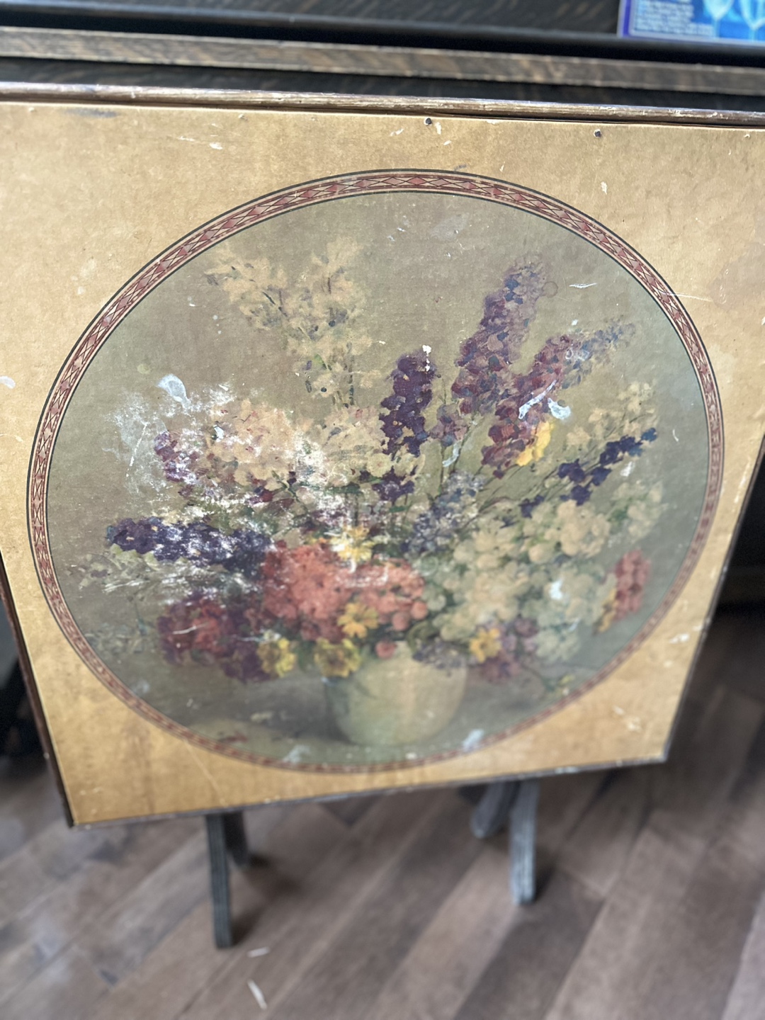 FREE - Vintage Floral-Top Occasional Table - photo 2