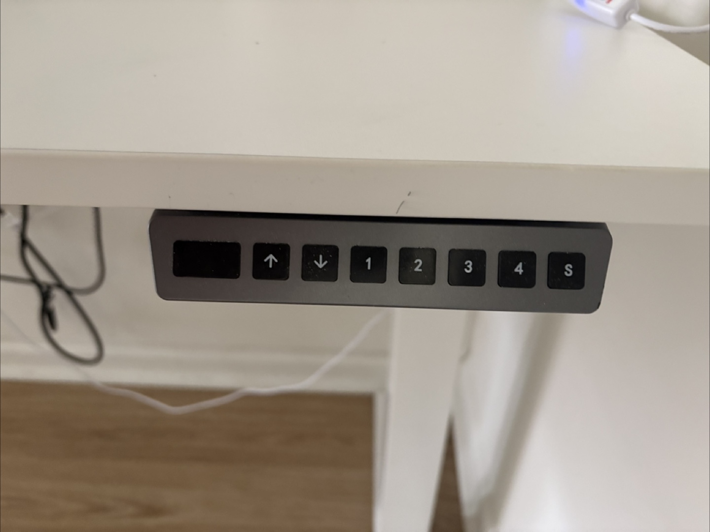 White Electric Standing Desk - photo 2
