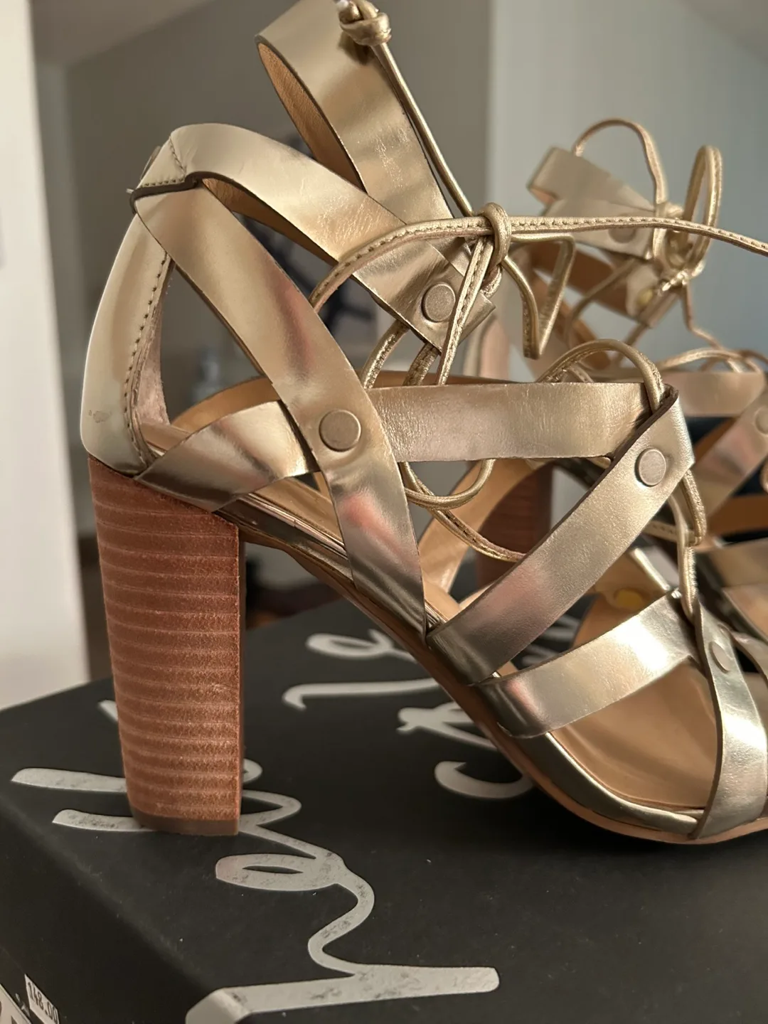 Banana Republic Eryn Gold Gladiator Sandals 🇨🇦 image indicator(5)