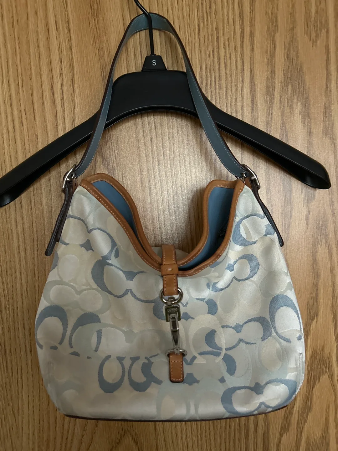 🧡  Coach Shoulder Bag Light Blue Signature C's