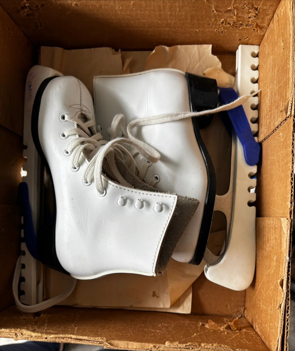 Vintage - Dominion Girls Figure Skates Size 1 - Circa 80’s image indicator(2)