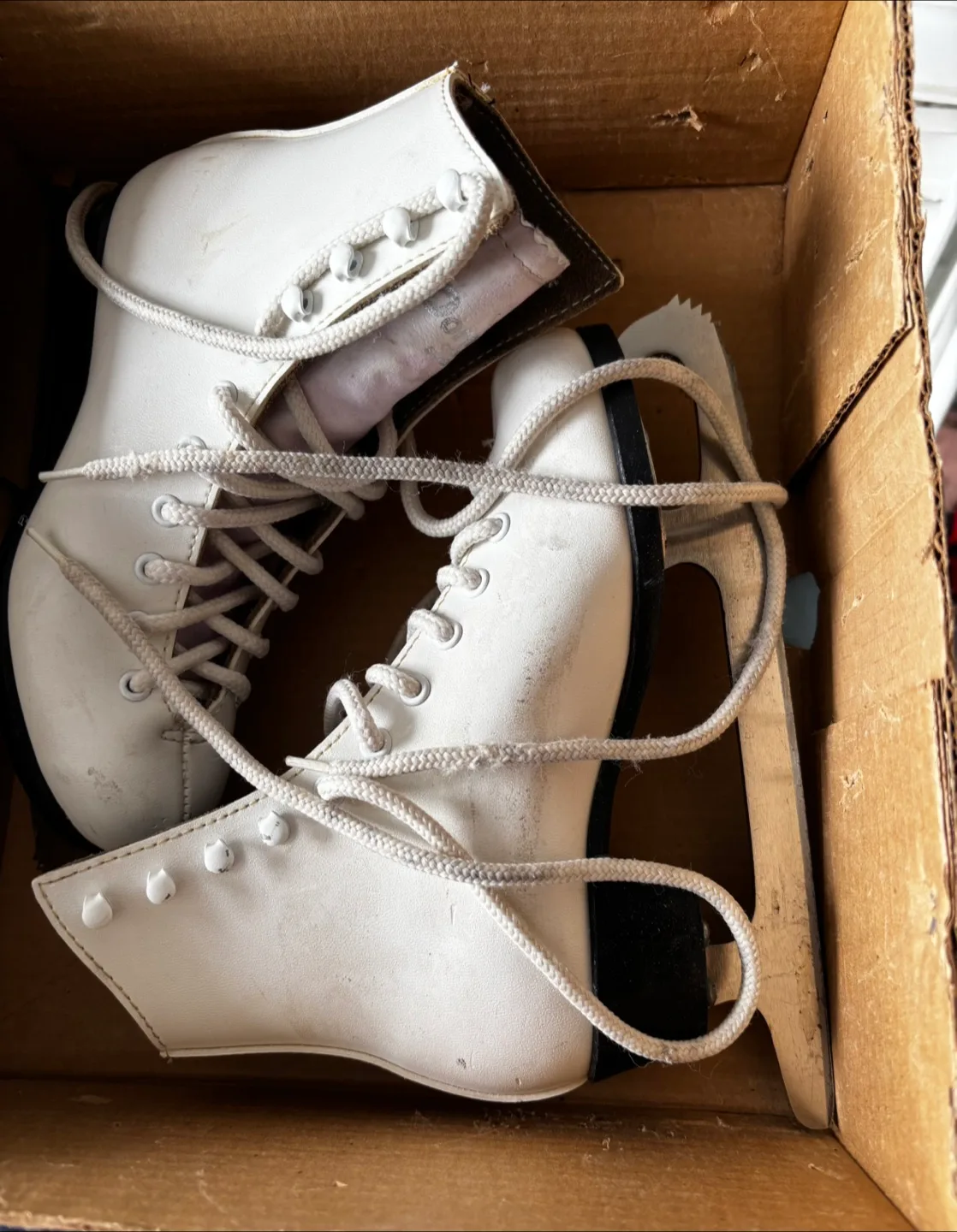 Vintage - Dominion Girls Figure Skates Size 13 - Circa 80’s image indicator(2)