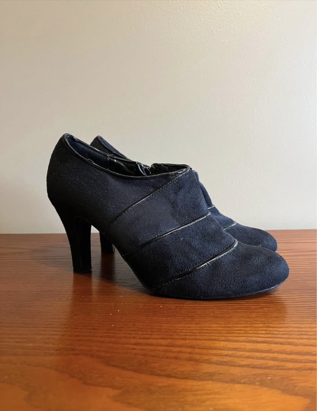 LADIES ANKLE BOOTS & HEEL PUMPS (Size 7 & 7.5M) - photo 2