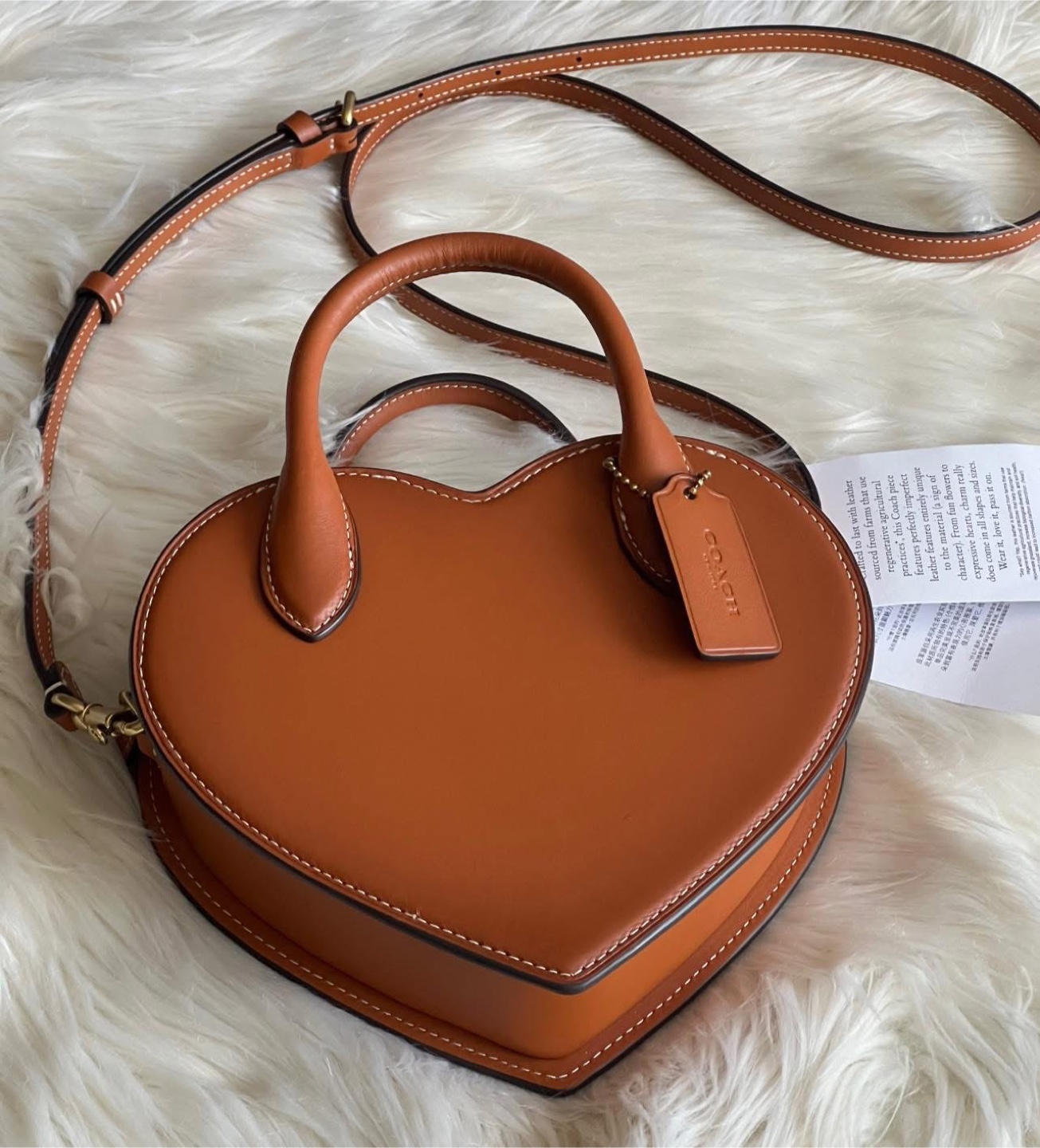 Brand new Coach Heart Bag in Regenerative Leather - photo 5