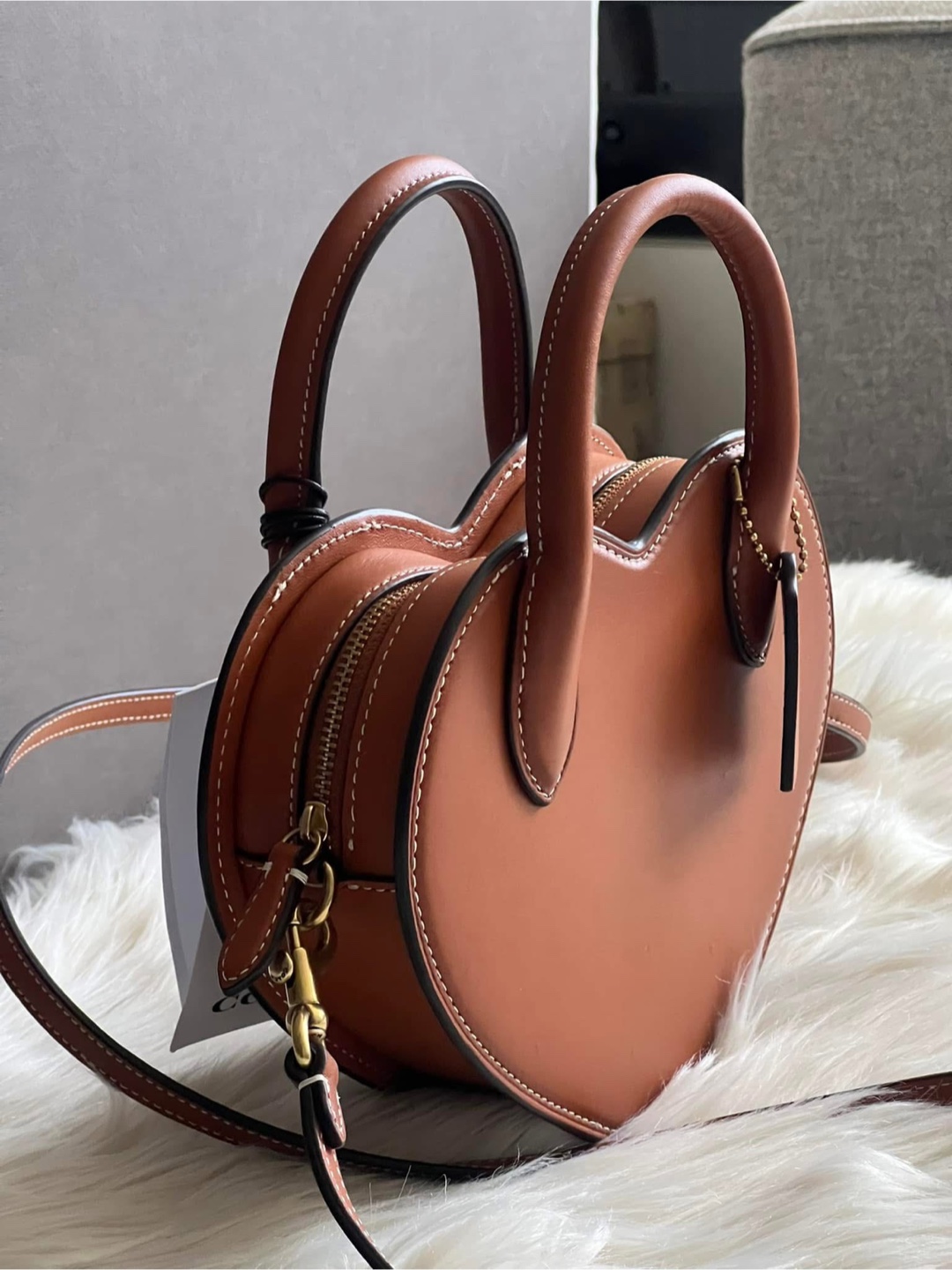 Brand new Coach Heart Bag in Regenerative Leather - photo 3