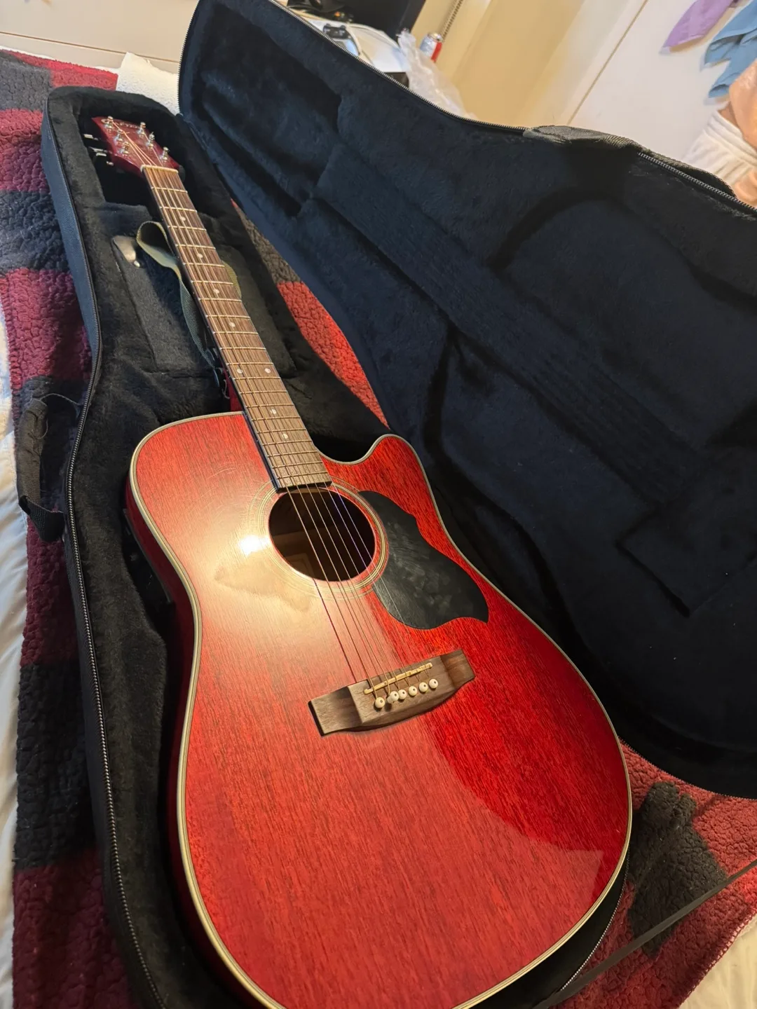 Crafter Guitar with Case image indicator(2)