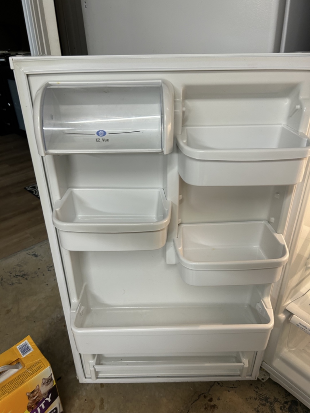 Inglis IRT184300 Whirlpool Top Freezer Refrigerator - photo 3