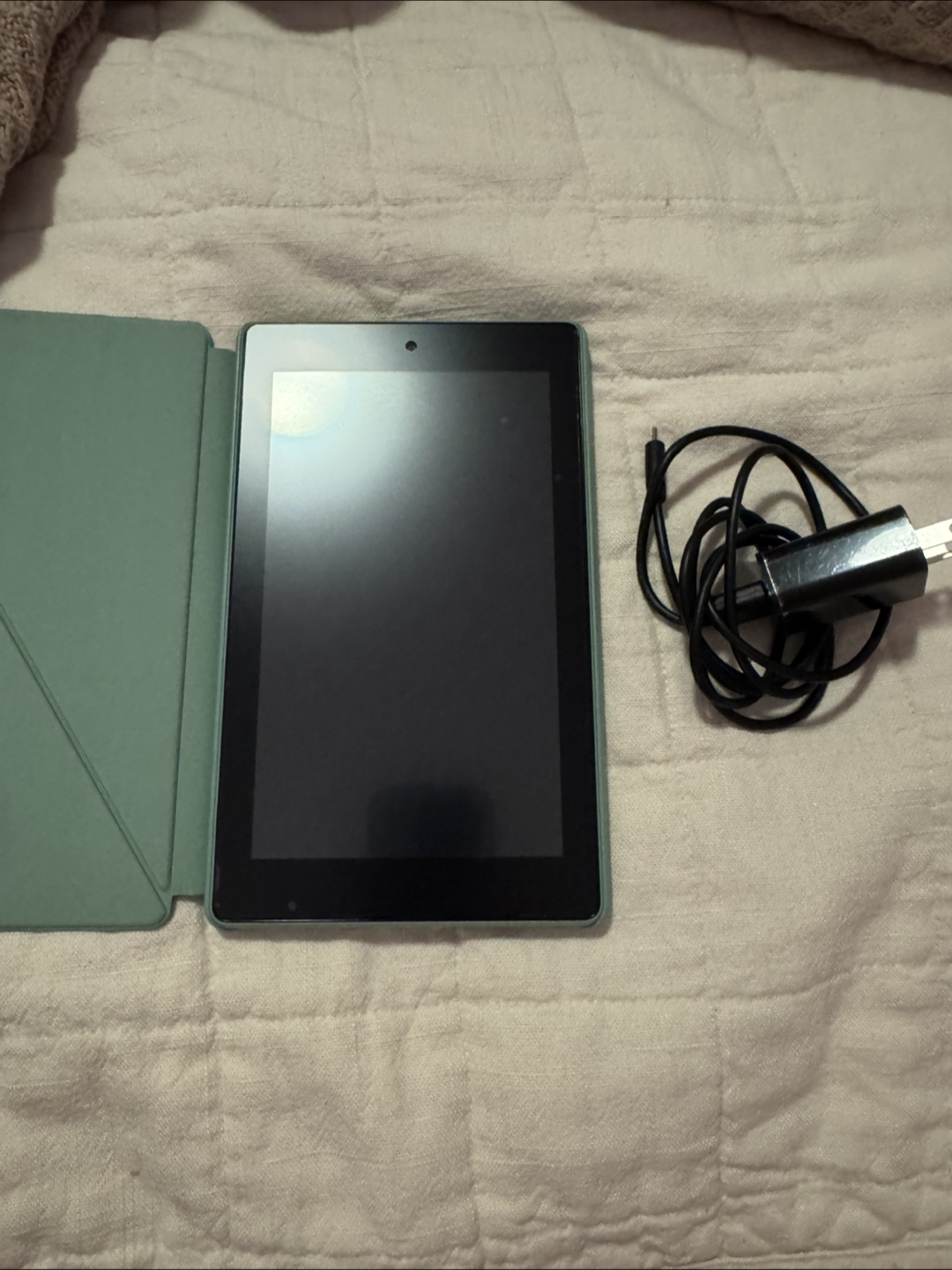 Amazon Kindle Tablet with Case and Charger - photo 2