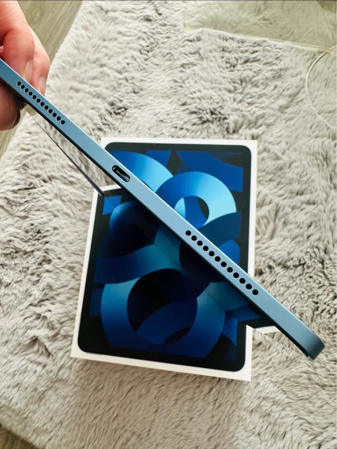 iPad Air 5th Generation - Blue - with Apple Pencil image indicator(4)