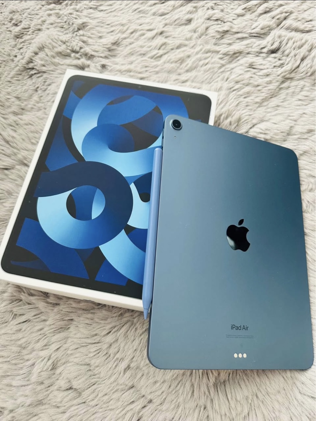 iPad Air 5th Generation - Blue - with Apple Pencil