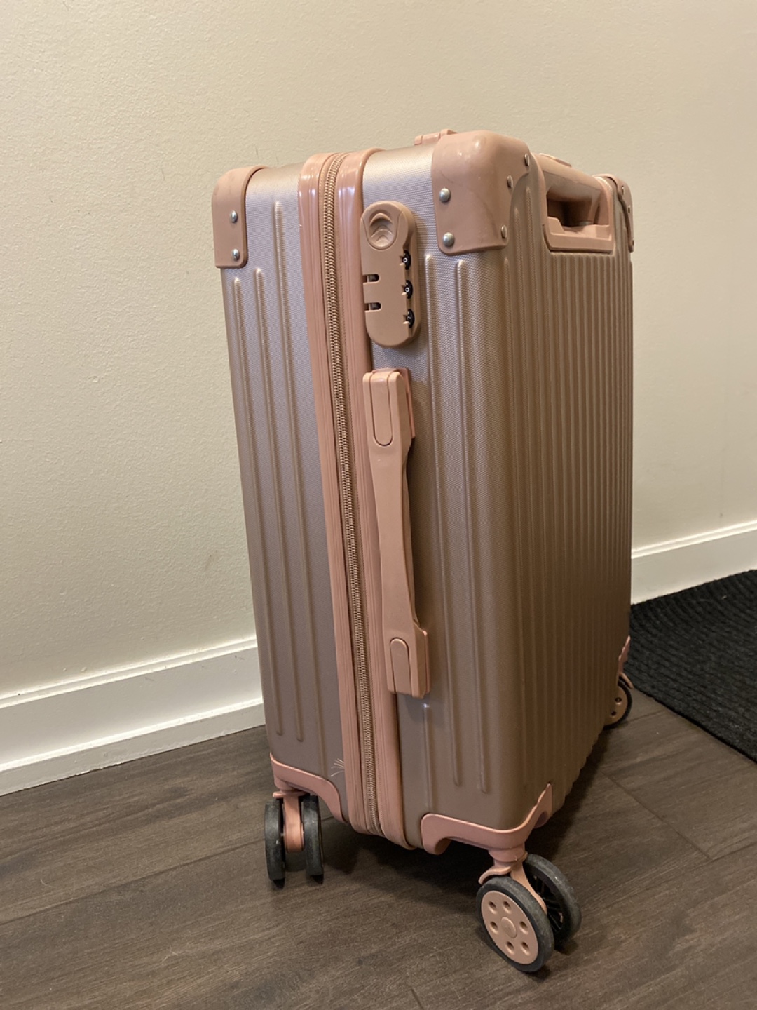 Rose Gold Carry-on Suitcase - photo 3