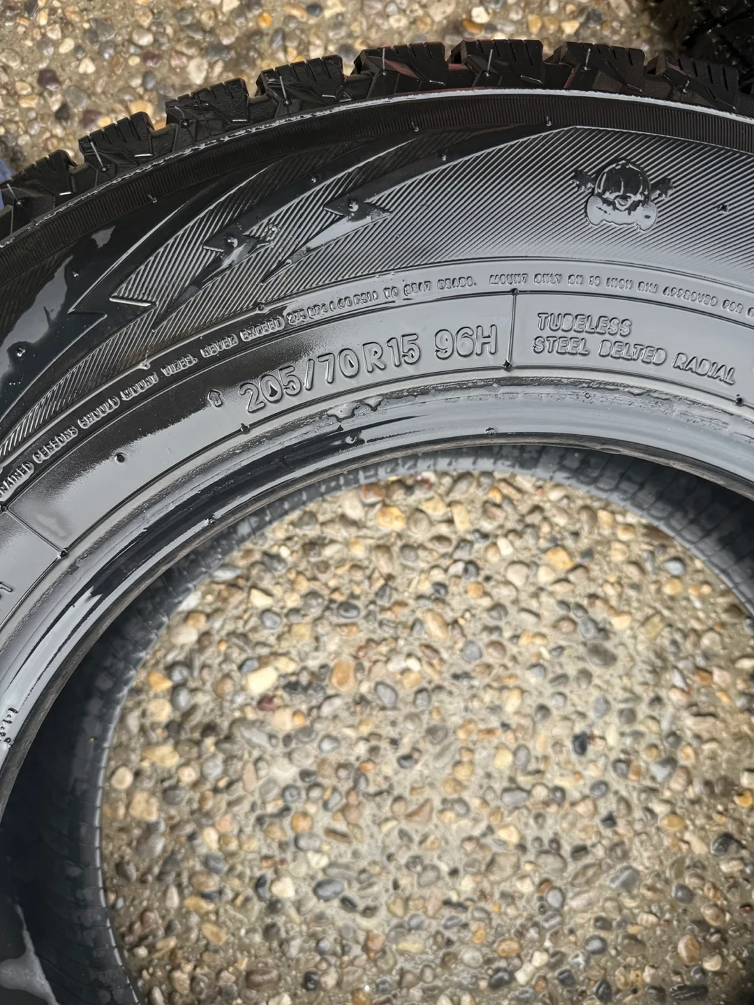 Set of four used winter tires image indicator(3)